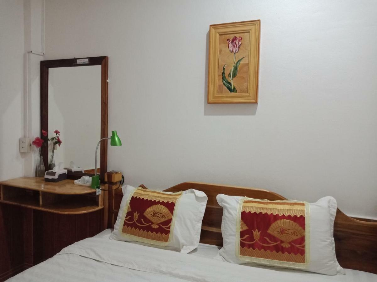 Chitlatda Bila House Bed & Breakfast Luang Prabang Bagian luar foto